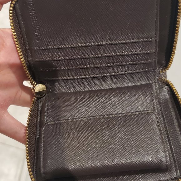 Michael Kors Monogram Wallet Brown - Picture 3 of 9